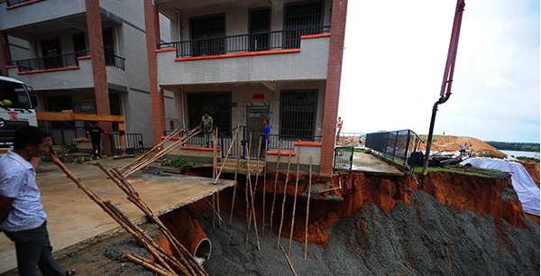 混凝土、民房傾斜