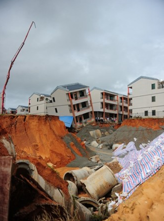 混凝土、民房傾斜