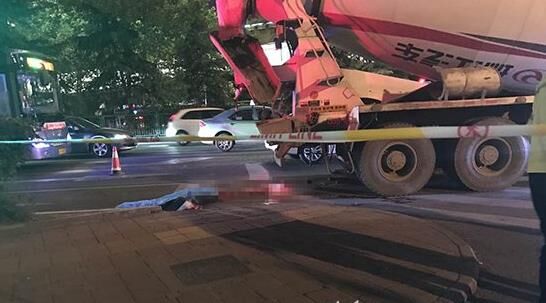 攪拌車(chē) 攪拌車(chē)