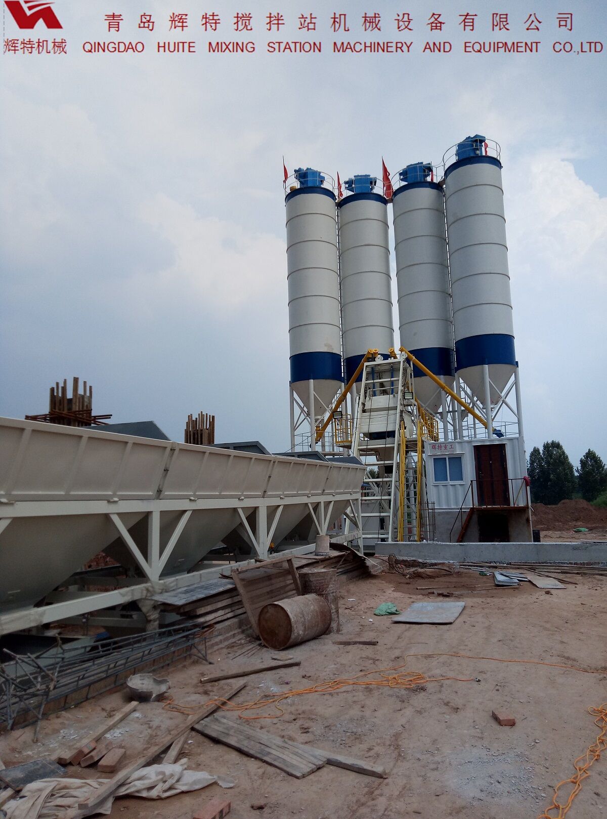 輝特?cái)嚢枵綡ZS75特別適合于干硬性、半干硬性混凝土的生產(chǎn)